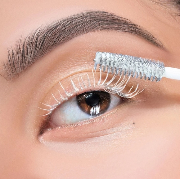LANCÔME CILS BOOSTER XL VITAMIN-INFUSED LASH THICKENING MASCARA PRIMER. - Picture 6 of 15